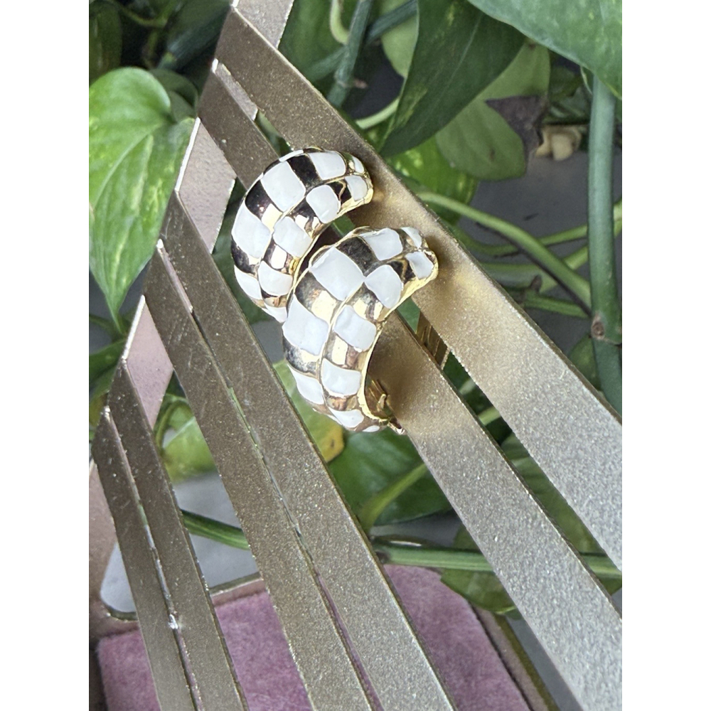 Vintage Gold Tone Cream Enamel Basket Weave Clip On Earrings - Picture 3 of 6